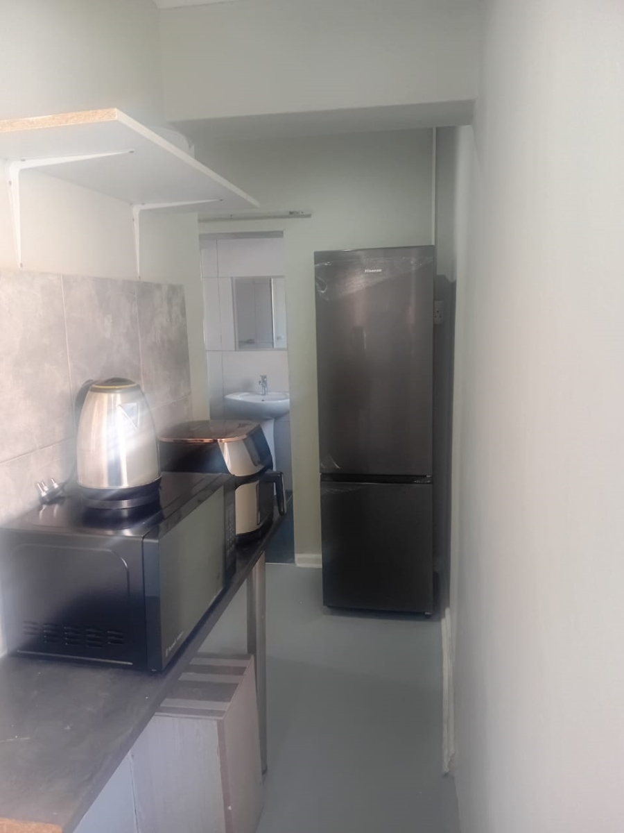 To Let 1 Bedroom Property for Rent in Humewood Eastern Cape